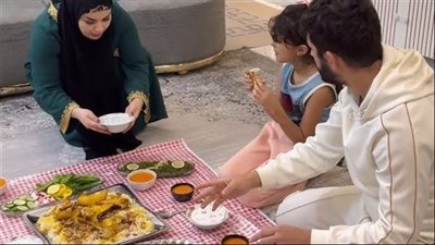 رجل تزوج في مكان اقامته مع امرأة ورزق
