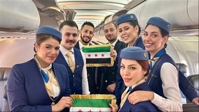 في الطائرة جلس محامي