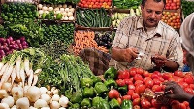 بائع خضرة يحصل معه موقف يغير حياته بالكامل